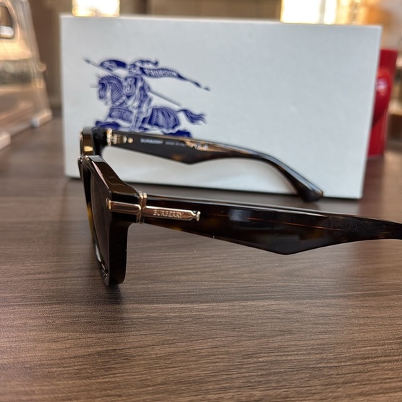 ** NEW ** Burberry BE4439 Sunglasses - Picture 4 of 8